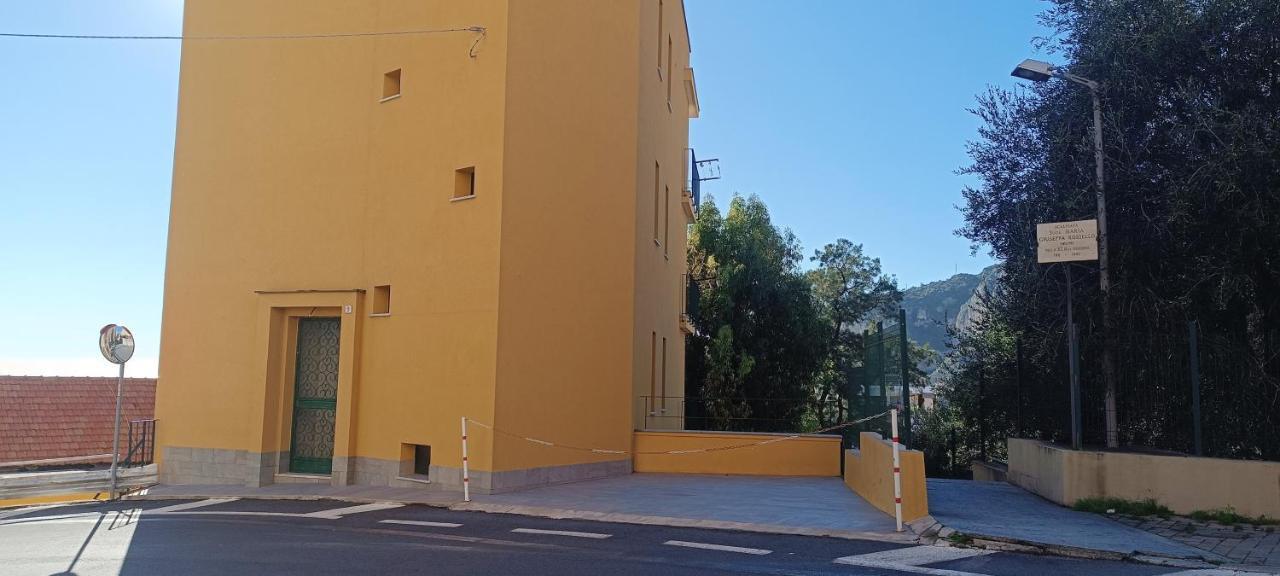 Casa Di Claude Con Posto Auto Lejlighed Finale Ligure Eksteriør billede
